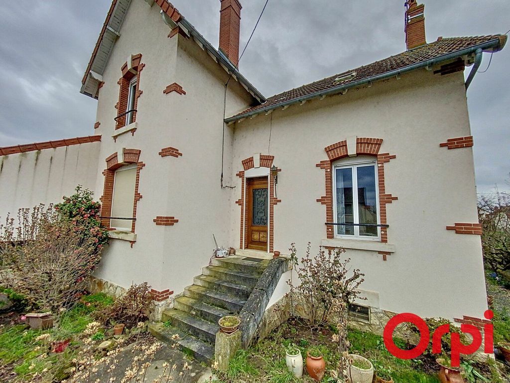 Achat maison à vendre 3 chambres 93 m² - Saint-Amand-Montrond