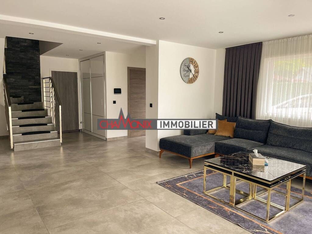 Achat maison à vendre 5 chambres 200 m² - Sallanches