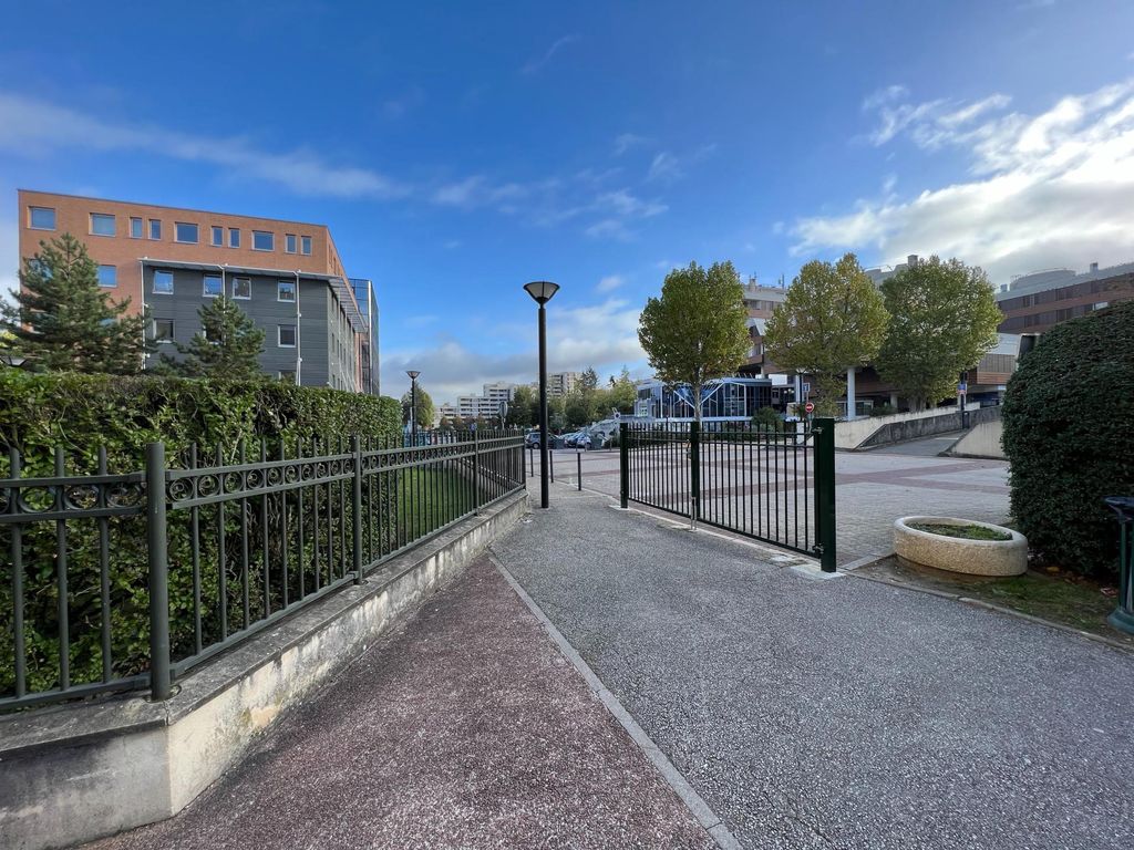 Achat appartement à vendre 2 pièces 55 m² - Élancourt