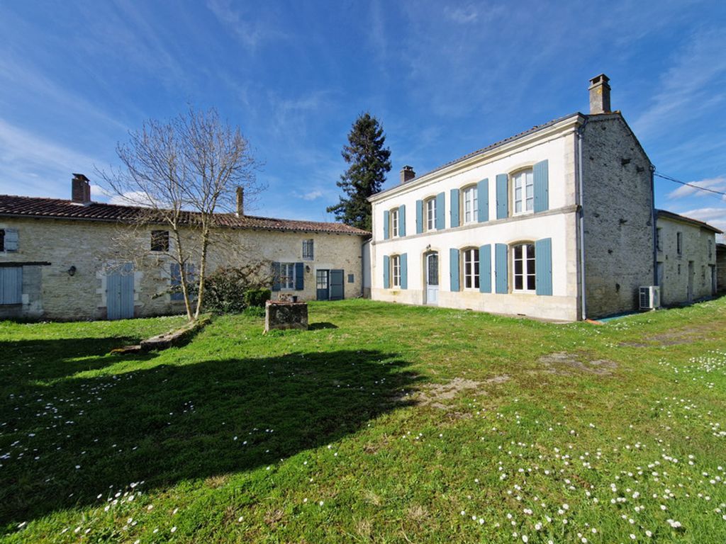 Achat maison à vendre 4 chambres 290 m² - Saint-Savinien
