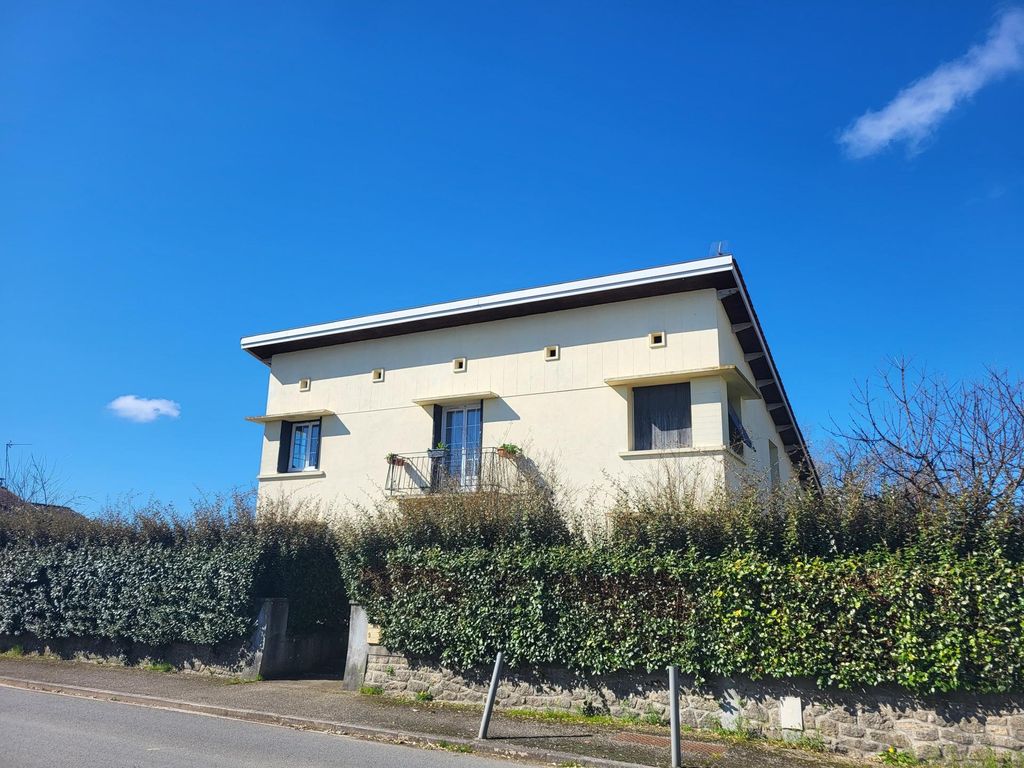 Achat maison à vendre 5 chambres 177 m² - Cazaugitat