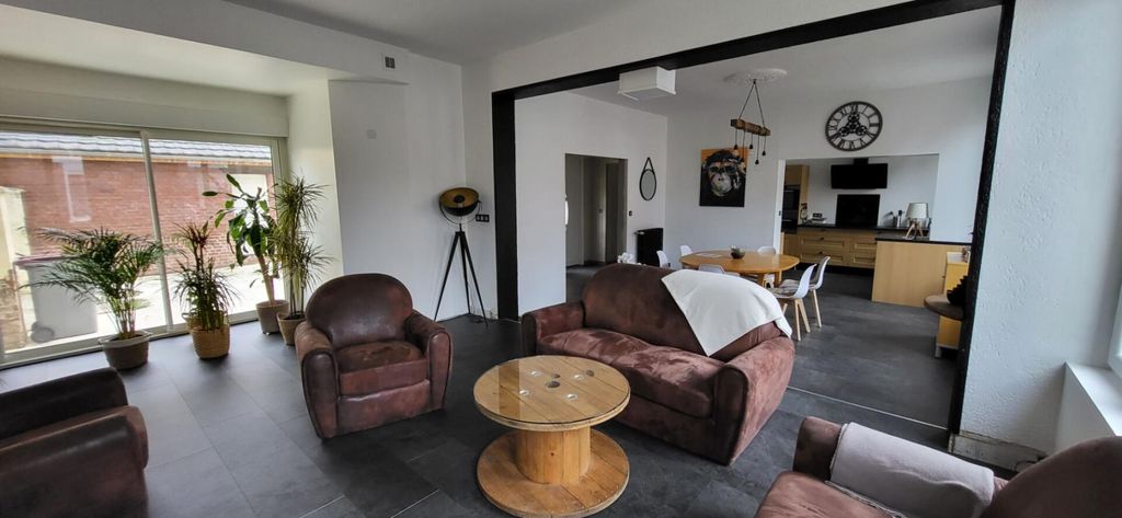 Achat maison à vendre 5 chambres 200 m² - Saint-Quentin