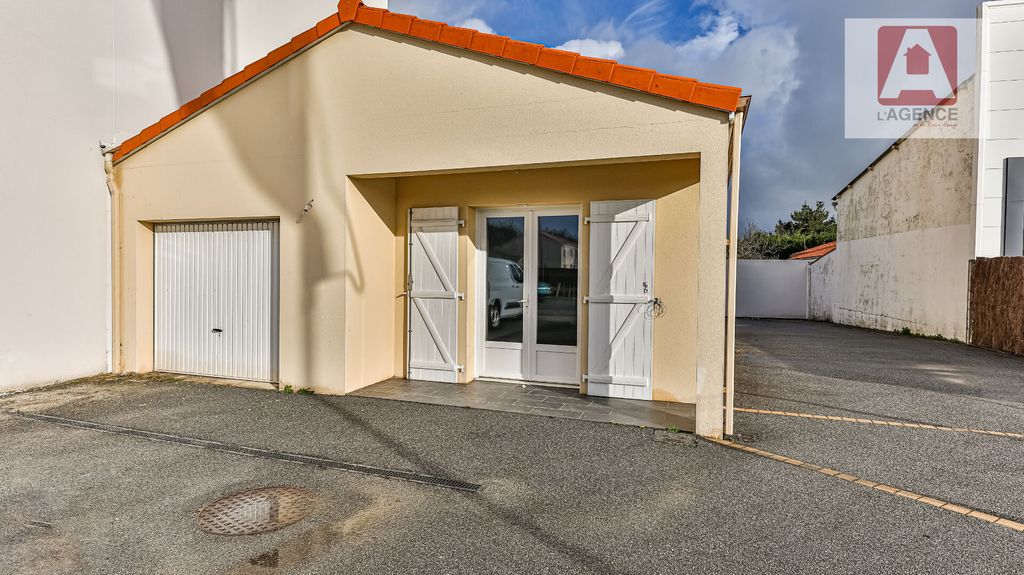 Achat maison à vendre 2 chambres 62 m² - Saint-Gilles-Croix-de-Vie