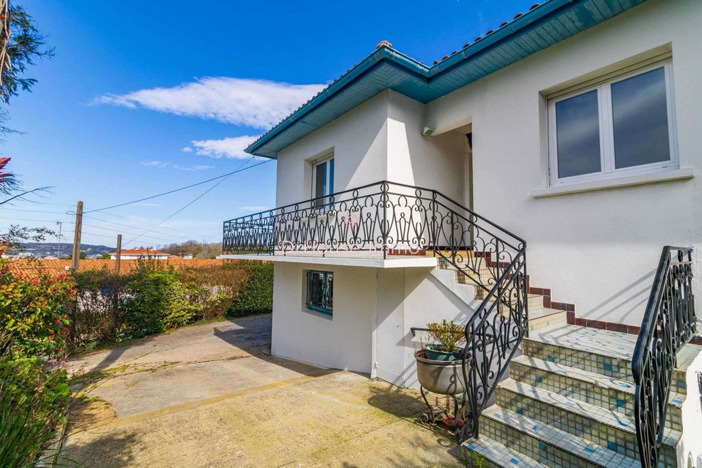 Achat maison à vendre 4 chambres 220 m² - Hendaye