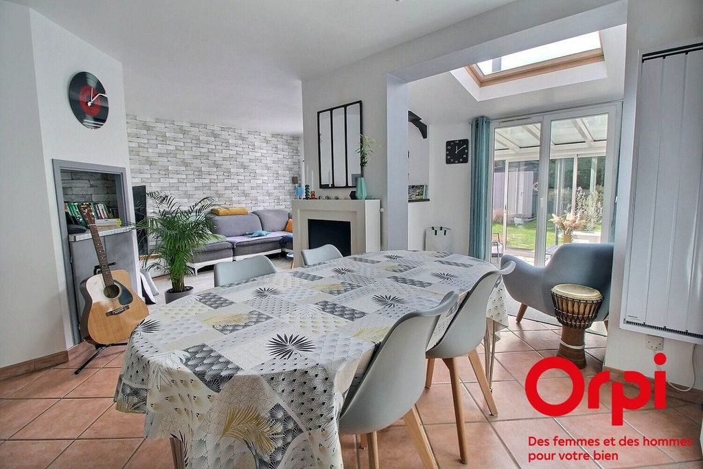 Achat maison à vendre 3 chambres 96 m² - Montigny-le-Bretonneux