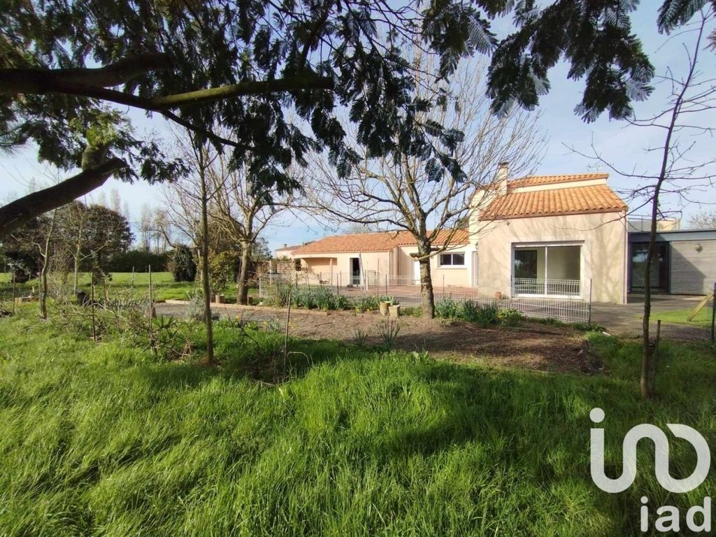 Achat maison à vendre 3 chambres 173 m² - Fontenay-le-Comte