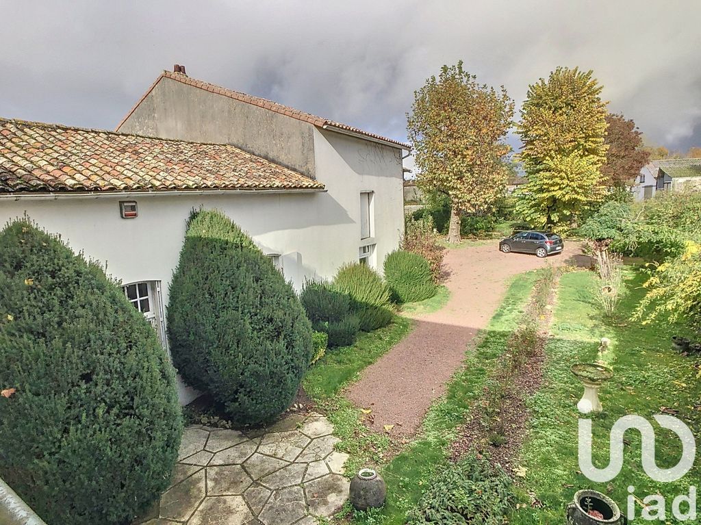 Achat maison à vendre 4 chambres 259 m² - Villefagnan