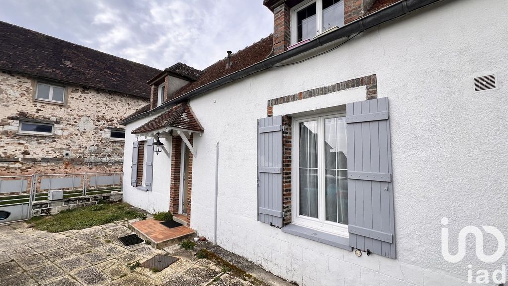 Achat maison à vendre 4 chambres 130 m² - Montceaux-lès-Provins