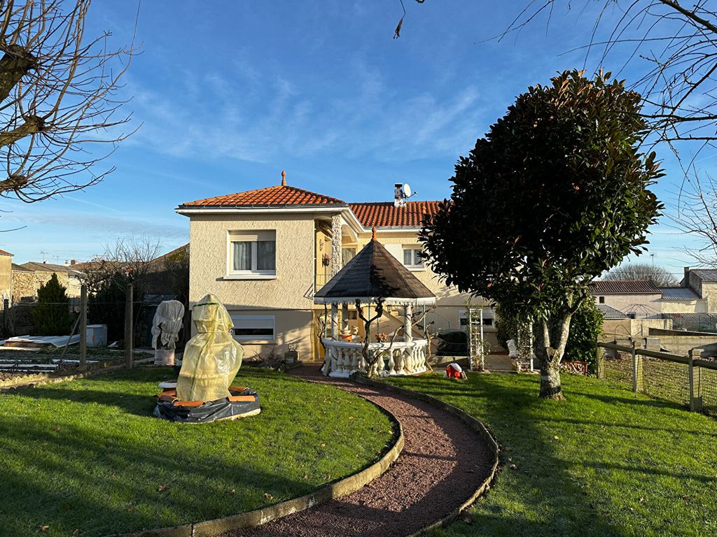 Achat maison à vendre 2 chambres 106 m² - Chanteloup-les-Bois