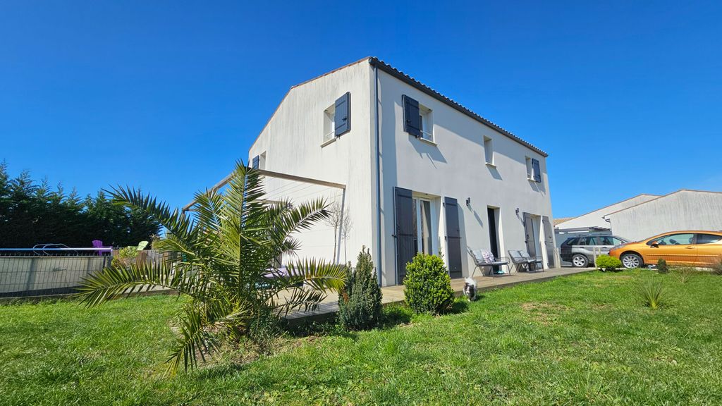 Achat maison à vendre 4 chambres 136 m² - Saint-Nazaire-sur-Charente