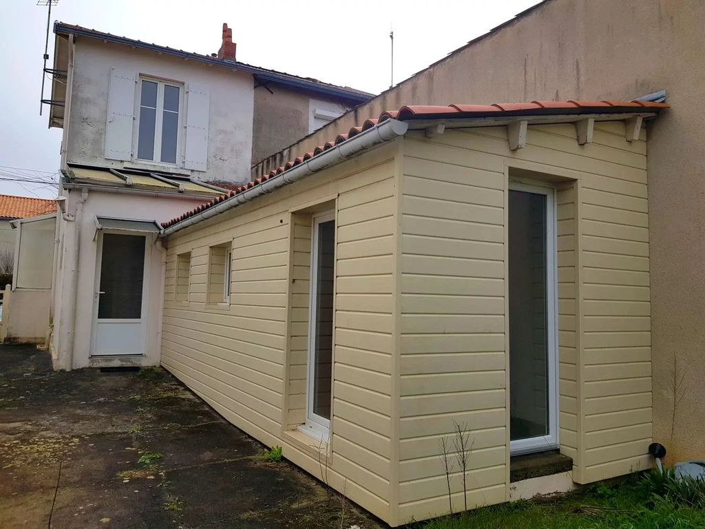 Achat maison à vendre 2 chambres 64 m² - La Rochelle