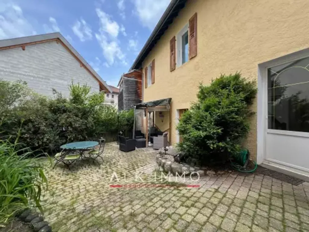 Achat maison à vendre 5 chambres 140 m² - Cruseilles