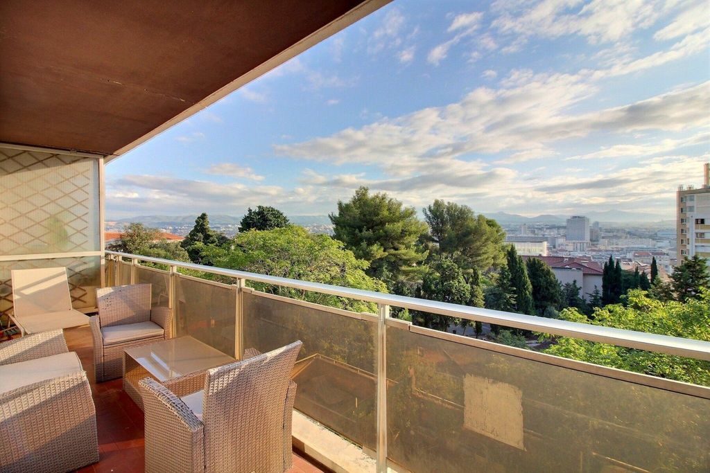 Achat appartement à vendre 3 pièces 77 m² - Marseille 6ème arrondissement