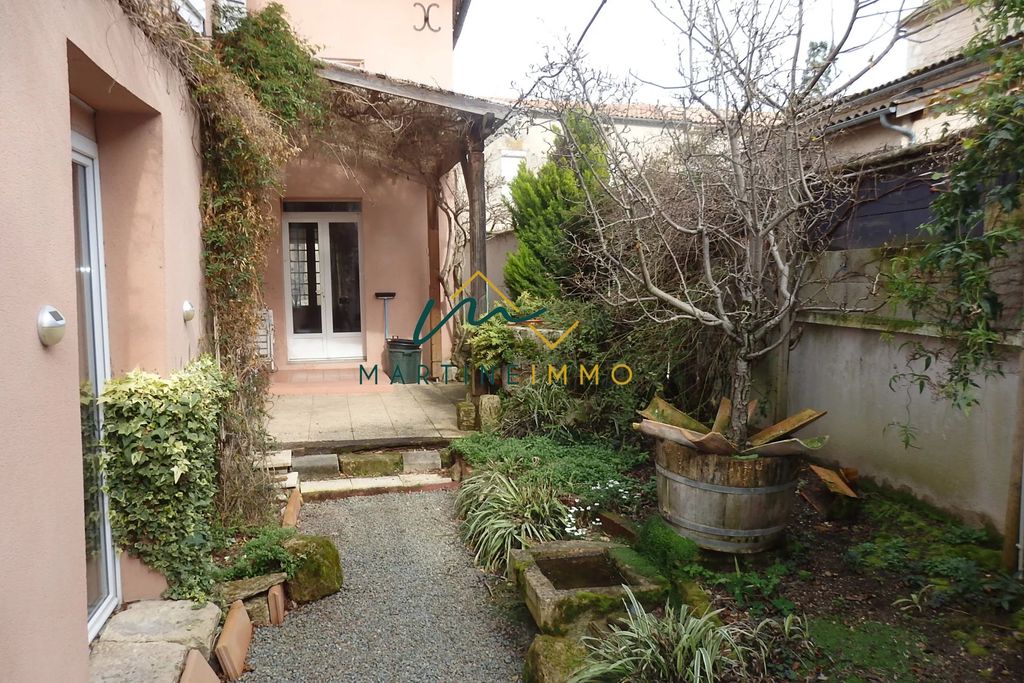 Achat maison à vendre 4 chambres 189 m² - Sainte-Bazeille