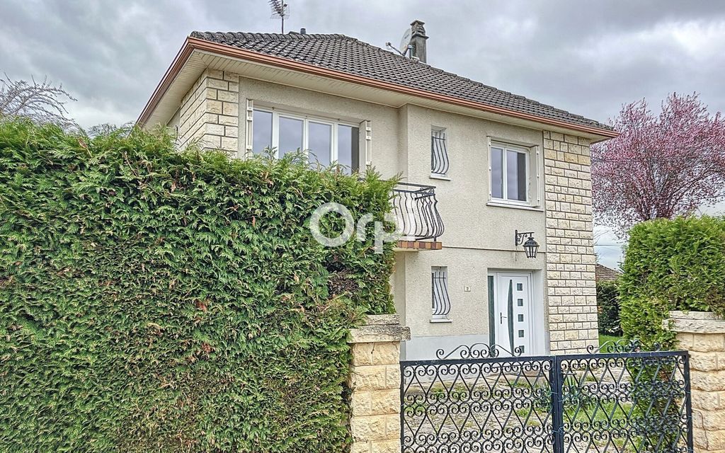 Achat maison à vendre 3 chambres 97 m² - Lavault-Sainte-Anne