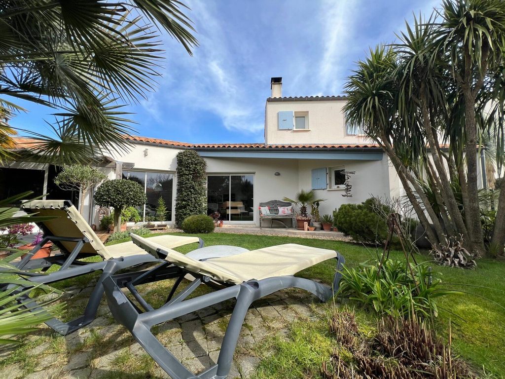 Achat maison à vendre 3 chambres 136 m² - Meschers-sur-Gironde