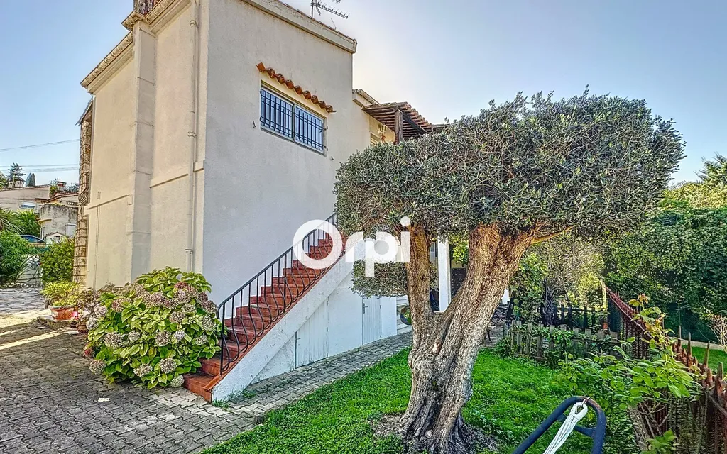 Achat maison à vendre 6 chambres 180 m² - Villeneuve-Loubet