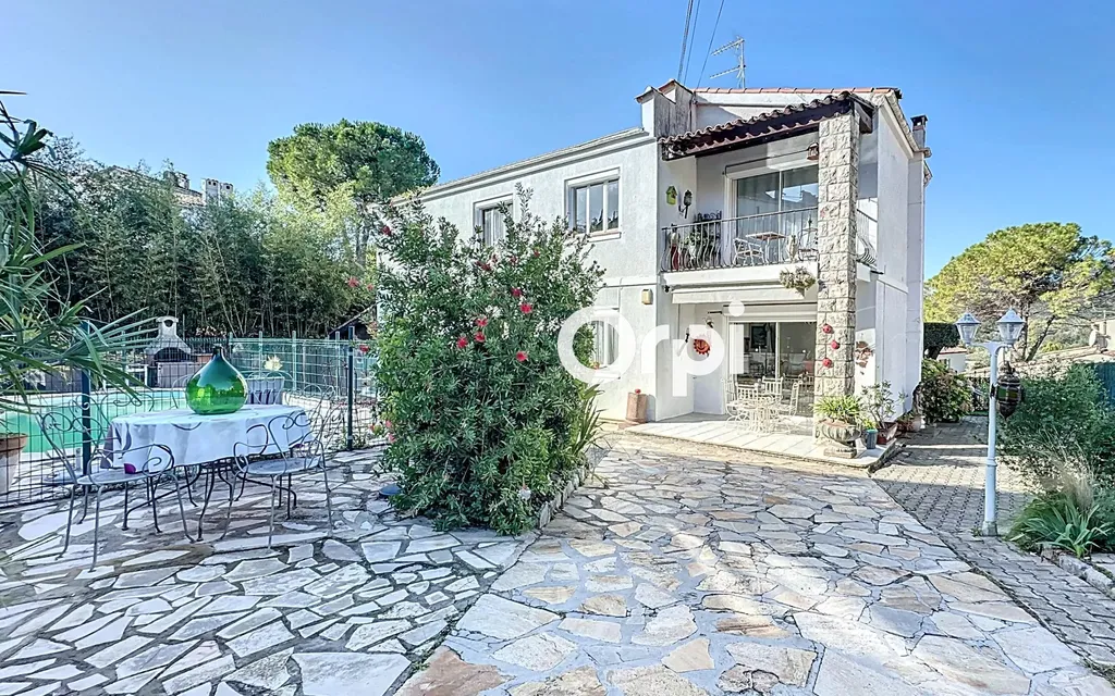 Achat maison à vendre 6 chambres 180 m² - Villeneuve-Loubet