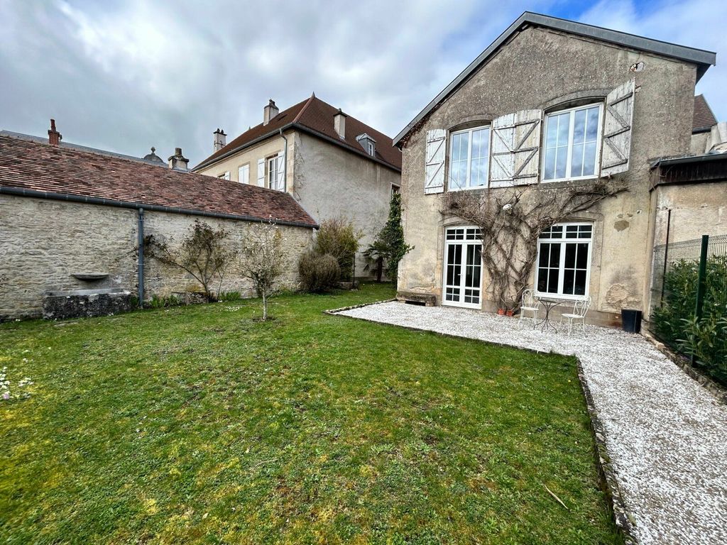 Achat maison à vendre 4 chambres 325 m² - Langres