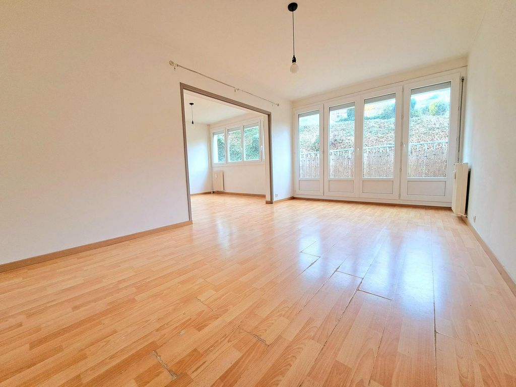 Achat appartement à vendre 5 pièces 74 m² - Rouxmesnil-Bouteilles