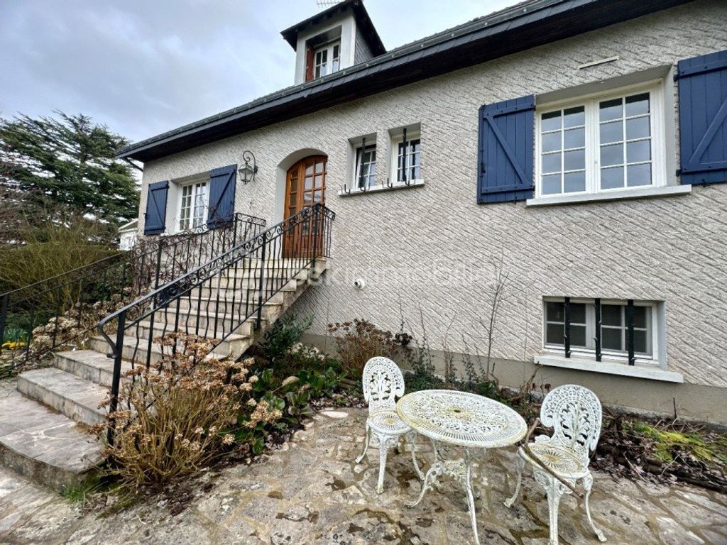 Achat maison à vendre 6 chambres 171 m² - Rochecorbon