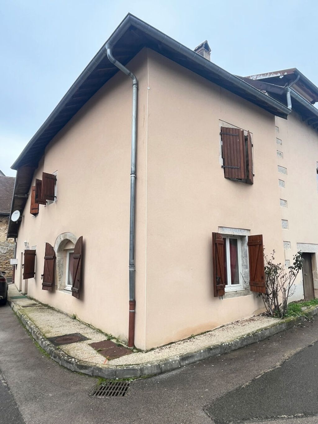 Achat maison à vendre 2 chambres 103 m² - Serre-les-Sapins