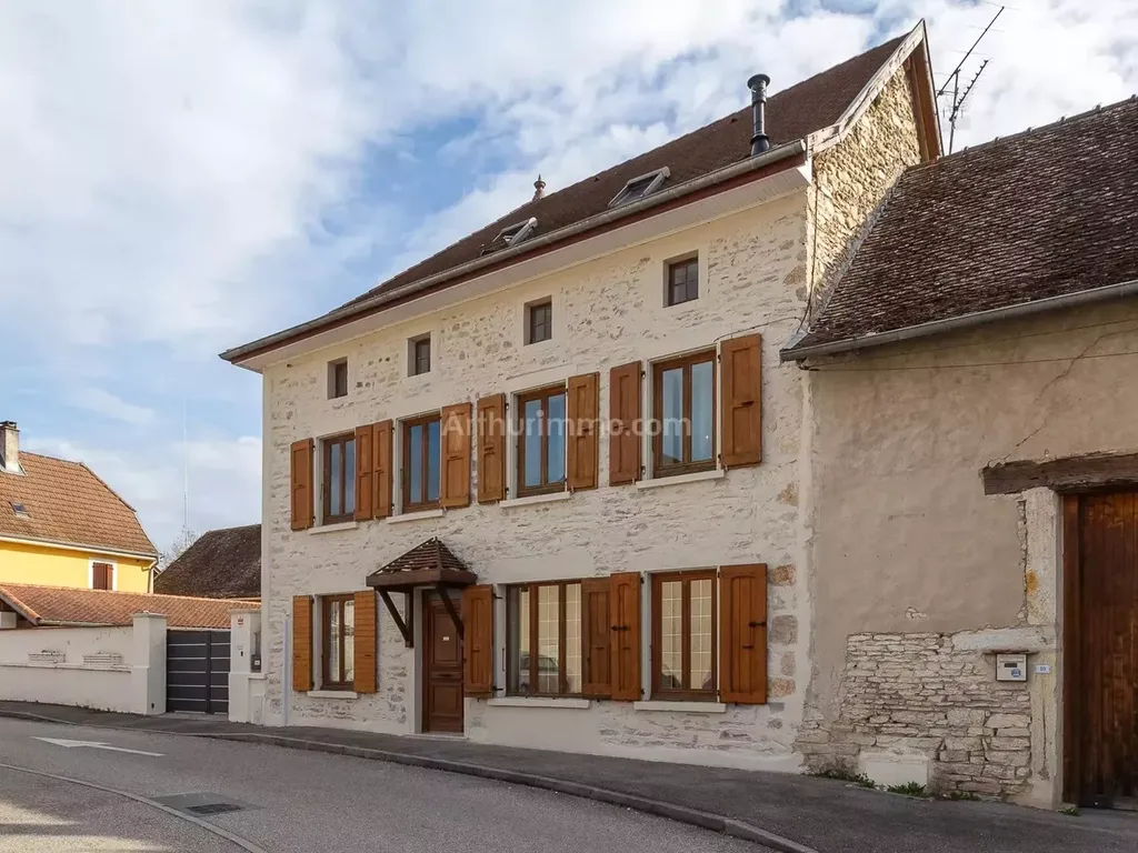 Achat maison à vendre 3 chambres 227 m² - Arandon-Passins