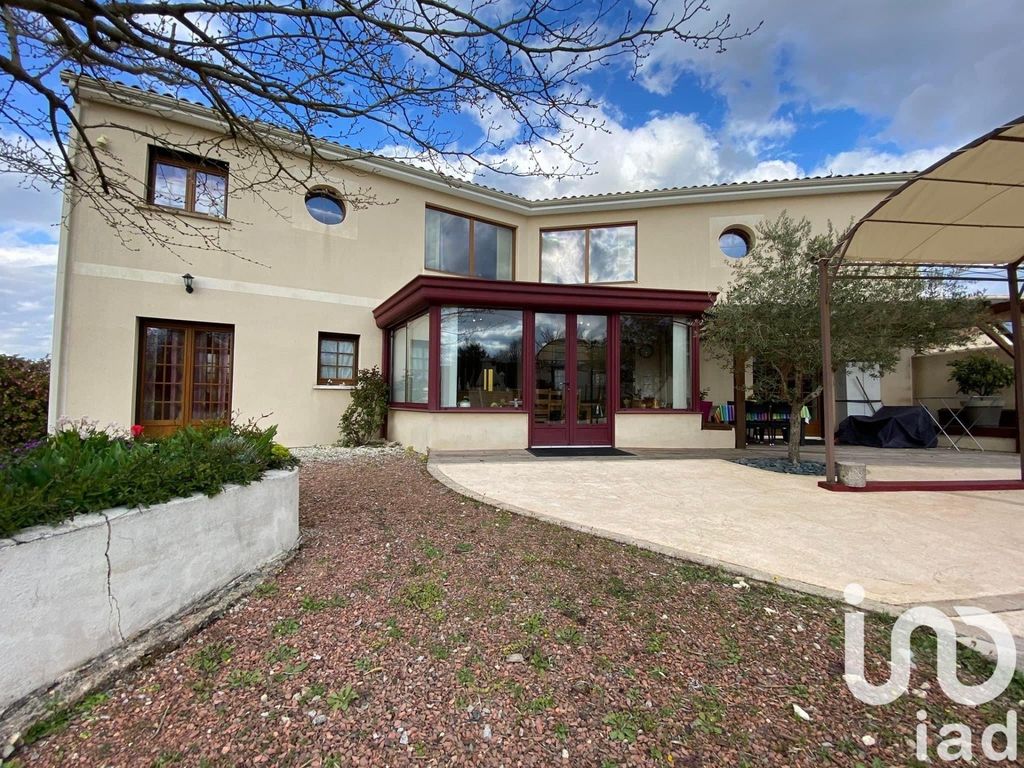 Achat maison à vendre 4 chambres 190 m² - Chasseneuil-du-Poitou