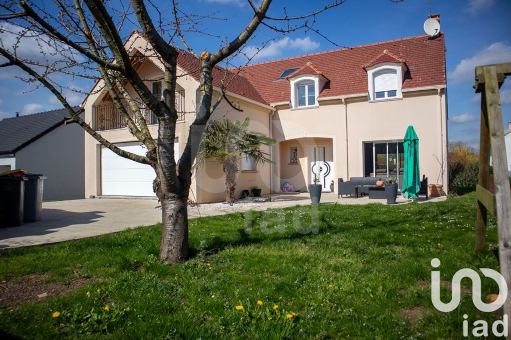 Achat maison à vendre 4 chambres 210 m² - Férolles-Attilly