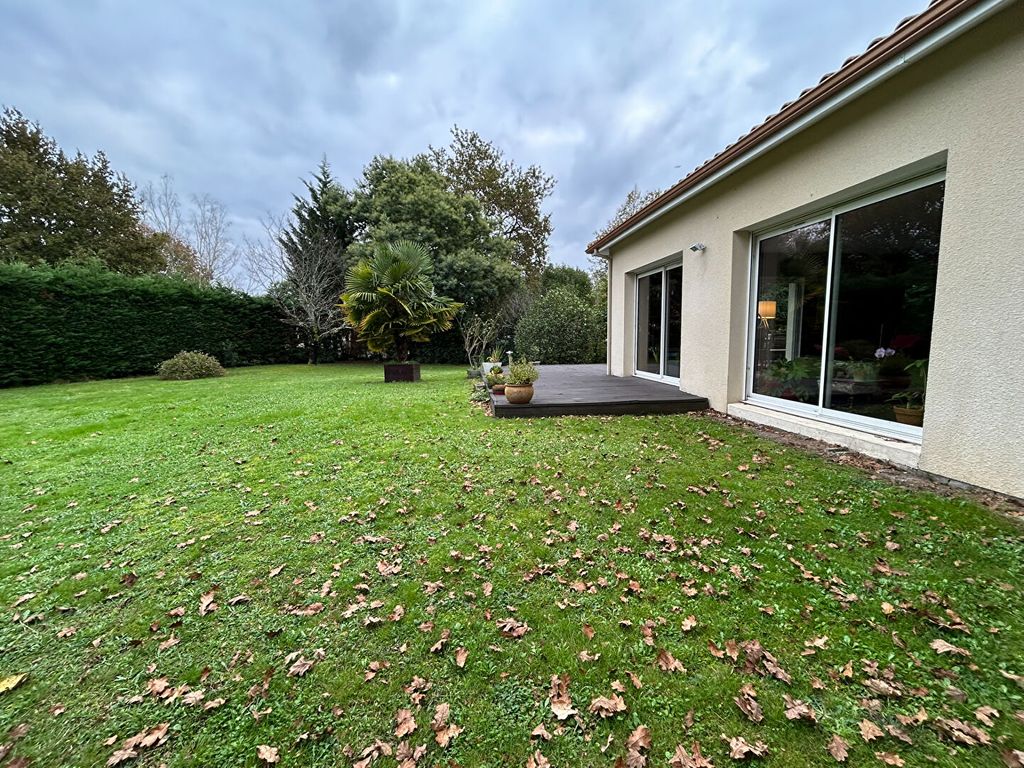 Achat maison à vendre 4 chambres 160 m² - Le Pian-Médoc