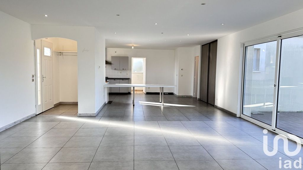 Achat maison à vendre 3 chambres 120 m² - La Croix-Comtesse