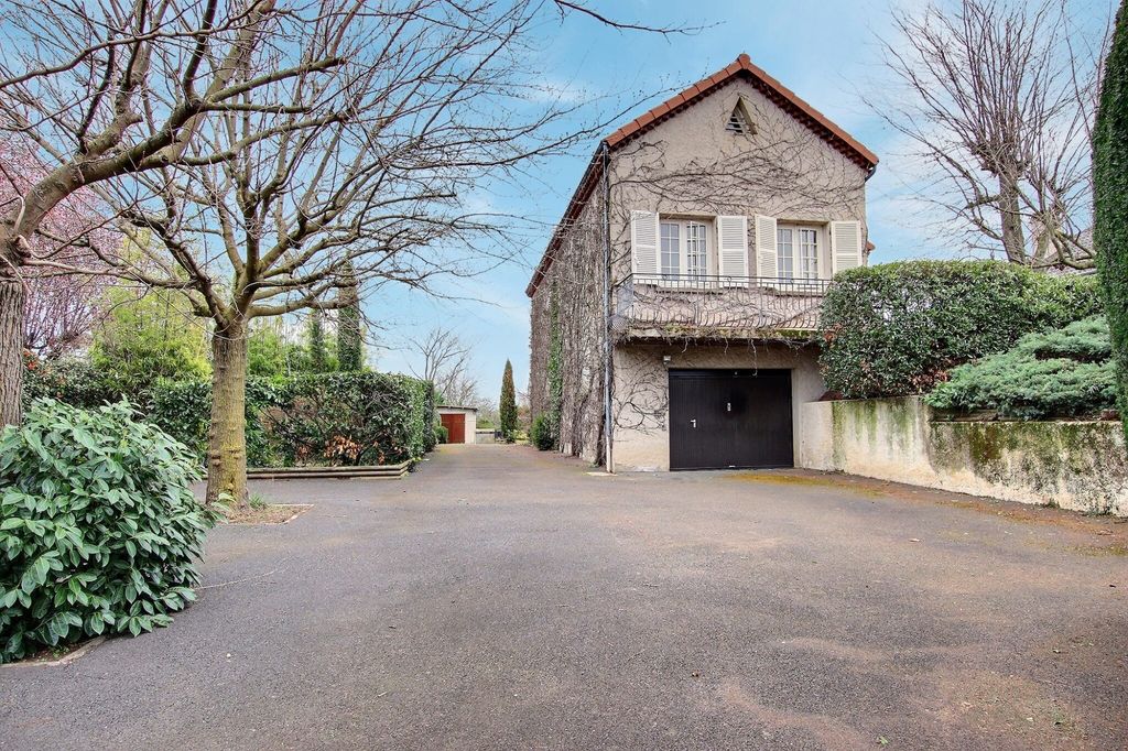Achat maison à vendre 6 chambres 195 m² - Pont-du-Château