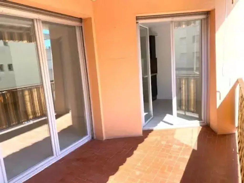 Achat appartement à vendre 3 pièces 78 m² - Saint-Laurent-du-Var