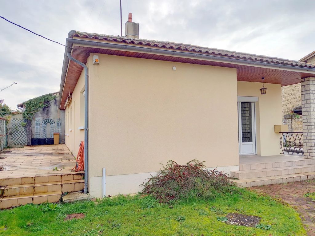 Achat maison à vendre 3 chambres 109 m² - Saint-Amant-de-Boixe