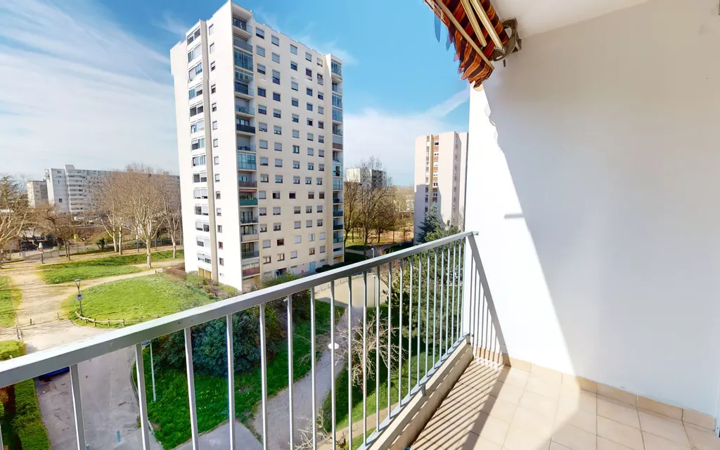 Achat appartement à vendre 5 pièces 92 m² - Vaulx-en-Velin