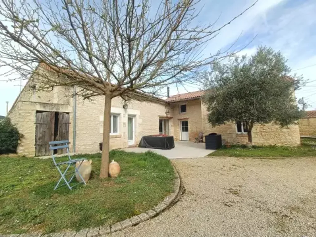 Achat maison à vendre 4 chambres 175 m² - Neuville-de-Poitou