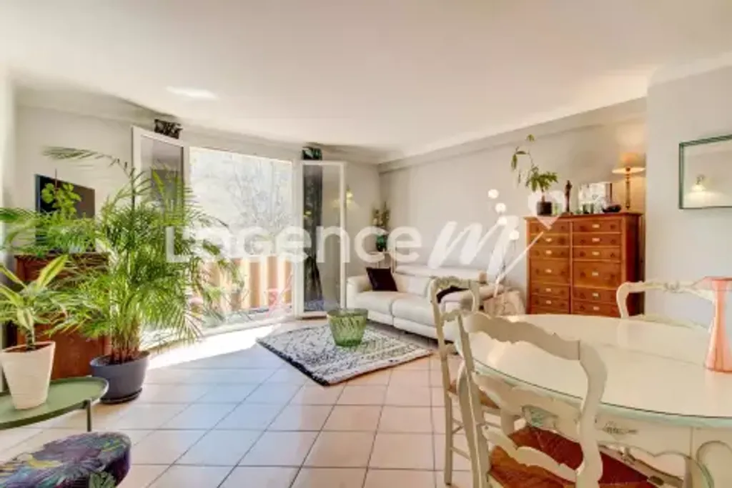 Achat appartement à vendre 3 pièces 63 m² - Antibes