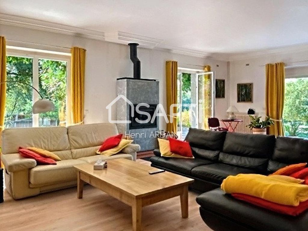 Achat maison à vendre 6 chambres 258 m² - Limoges