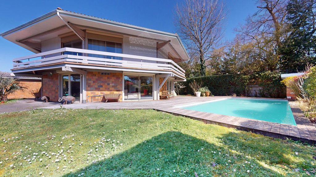 Achat maison à vendre 5 chambres 300 m² - Pessac