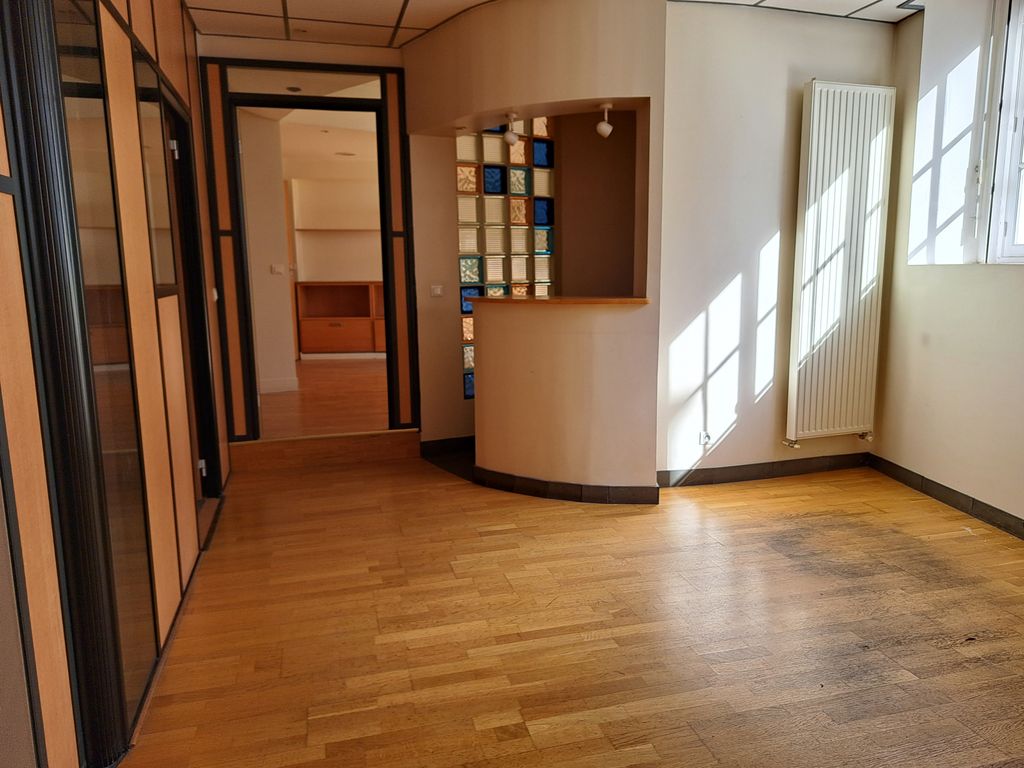 Achat appartement à vendre 4 pièces 84 m² - Saint-Germain-en-Laye