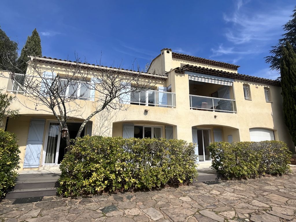 Achat maison à vendre 6 chambres 210 m² - Saint-Raphaël