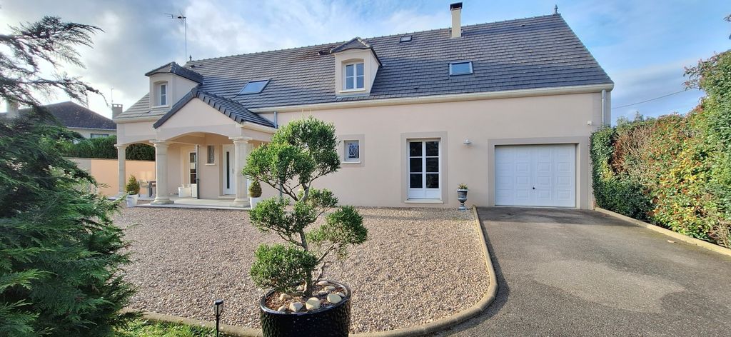 Achat maison à vendre 5 chambres 218 m² - Montereau-Fault-Yonne