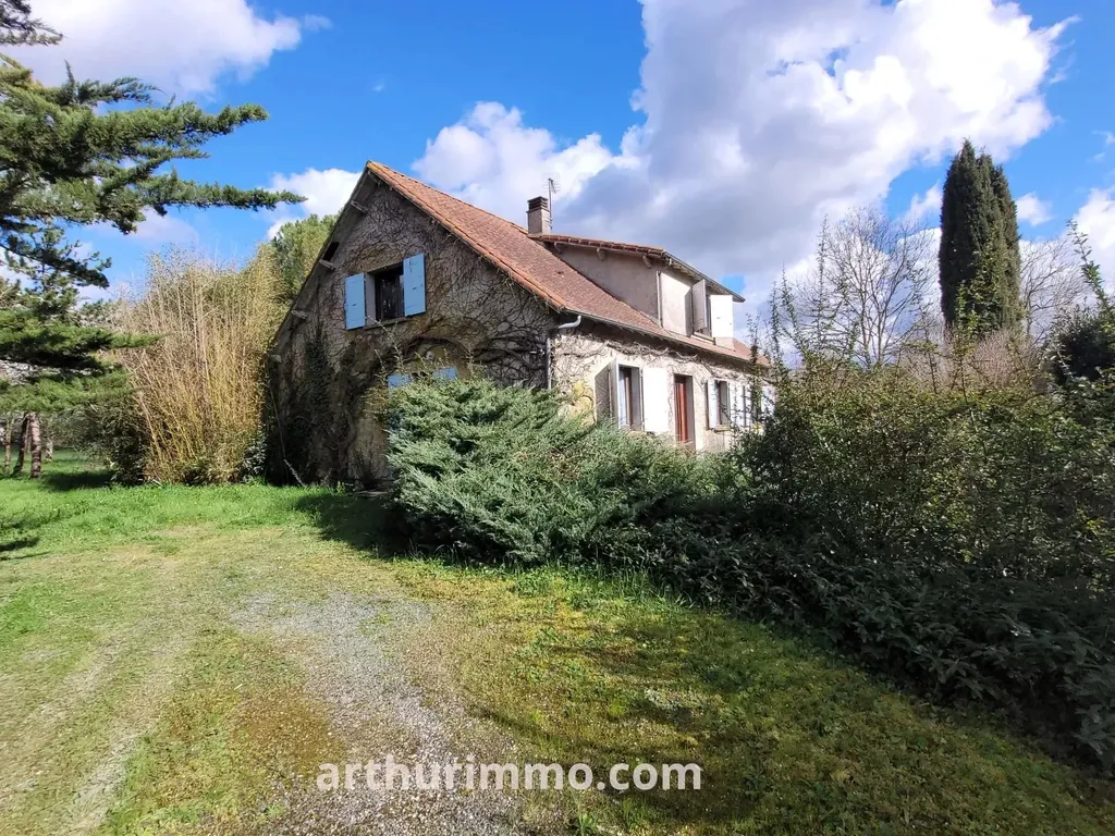 Achat maison à vendre 4 chambres 163 m² - Saint-Hilaire-la-Palud