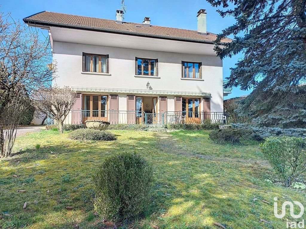 Achat maison à vendre 4 chambres 195 m² - Saint-Pierre-en-Faucigny