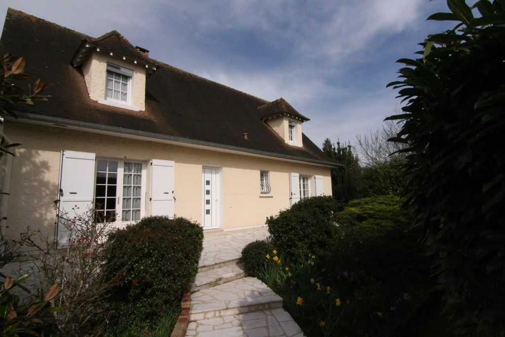 Achat maison à vendre 5 chambres 179 m² - Saint-Chéron