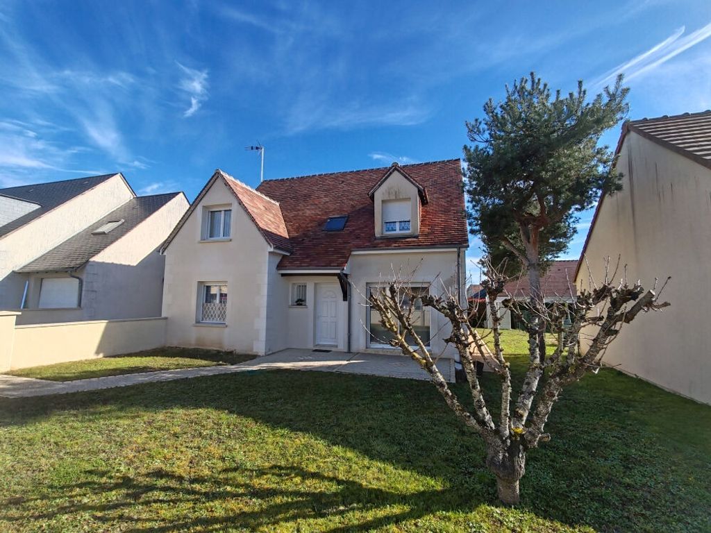 Achat maison à vendre 4 chambres 145 m² - Saint-Gervais-la-Forêt