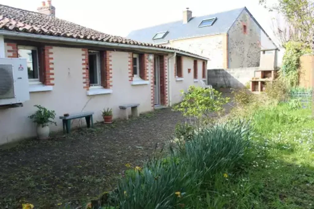 Achat maison à vendre 3 chambres 110 m² - Chemillé-en-Anjou