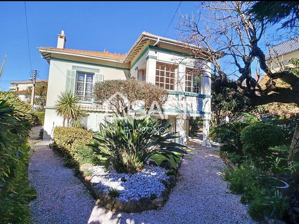 Achat maison à vendre 4 chambres 160 m² - Saint-Raphaël