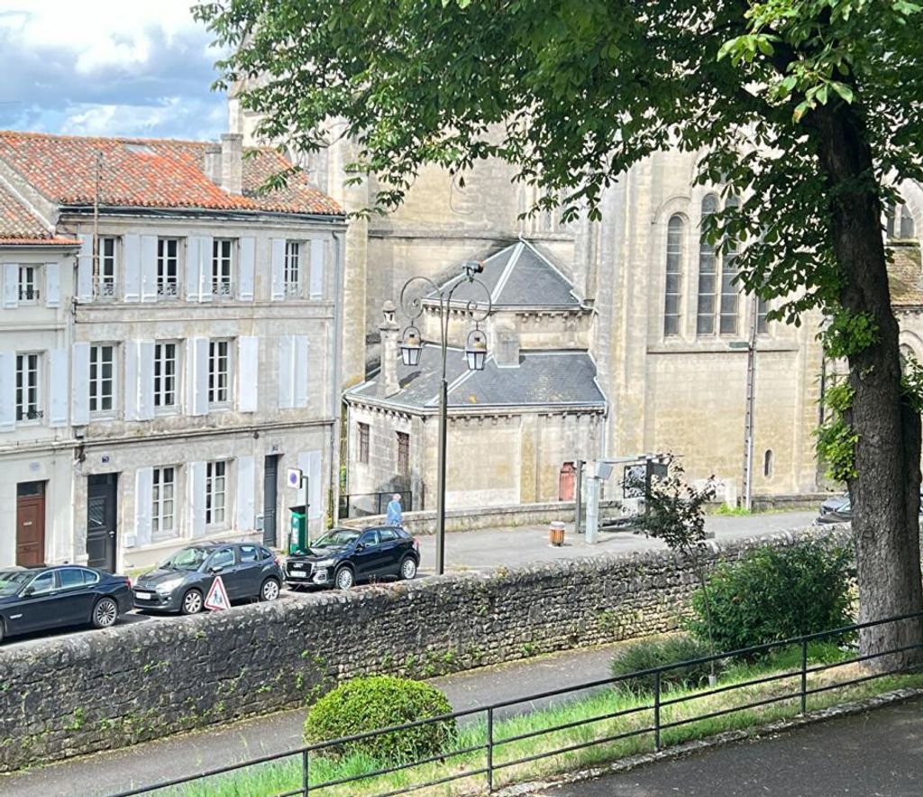 Achat maison à vendre 6 chambres 170 m² - Angoulême