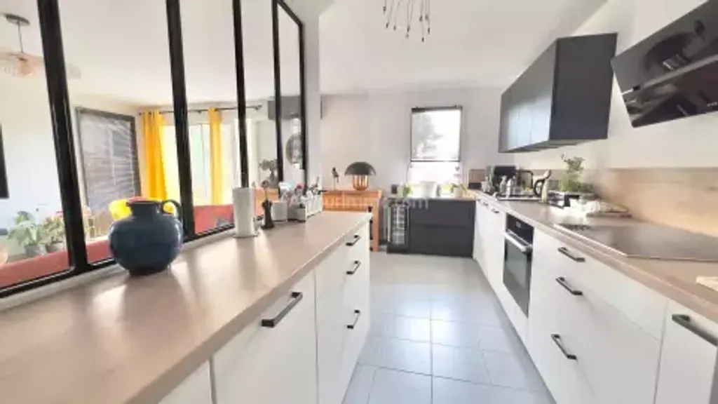 Achat appartement à vendre 4 pièces 98 m² - Fréjus